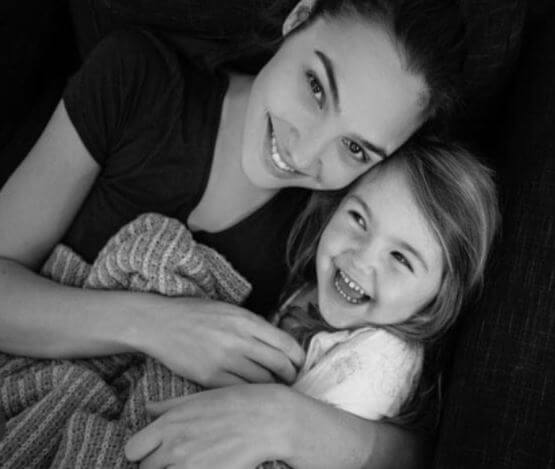 Maya Versano's mother, Gal Gadot, and sister, Alma.